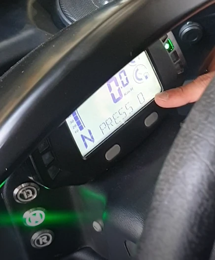 계기판 상태를 확인하는 롤링 테스트 사진